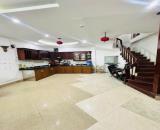 NHÀ CẦU GIẤY 40M2 5 TẦNG MONING ĐỖ CỬA NGAY SÂN ĐỖ Ô TÔ NGÀY ĐÊM CÁCH Ô TÔ TRÁNH 1 NHÀ