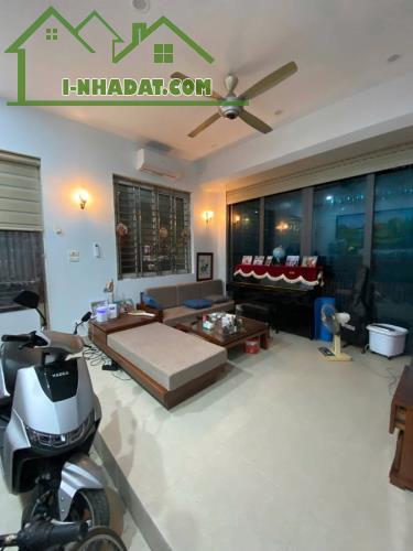 Bán nhà Phú Diễn - Bắc Từ Liêm 45m2 oto vào nhà vỉa hè oto tránh giá hơn 11 tỷ