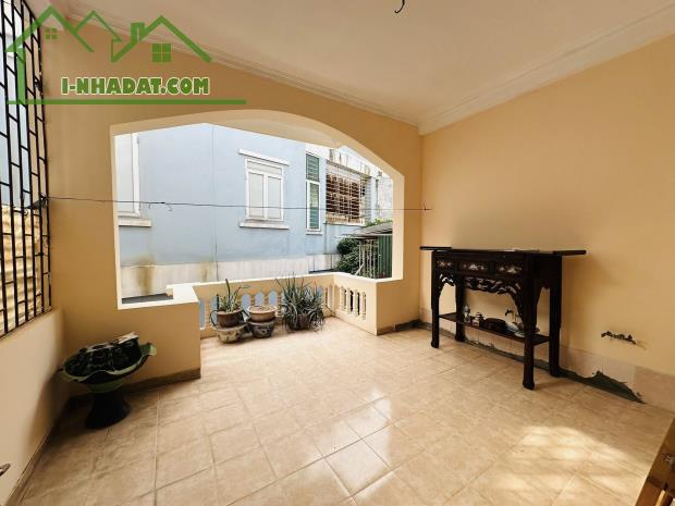 Bàn nhà mới đẹp ở ngay Nguyễn Chính 10m ra phố, 41m, 4 tầng, ngõ nông, giá 7 tỷ rưỡi