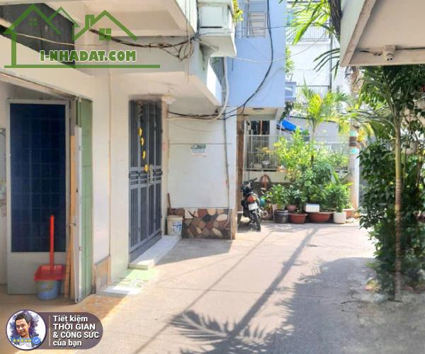 BÁN NHÀ XÓM CHIẾU. 34M2. 4 TẦNG KIÊN CỐ BTCT. 3 NGỦ. HẺM GẦN 4M. SÁT ĐƯỜNG LỚN - 7