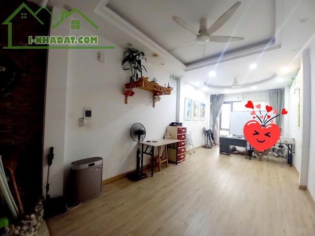 Bán nhà 5 tầng đường phạm văn đồng ô tô 7 chỗ ra vào