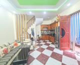 Ngõ 467 Lĩnh Nam NGÕ NÔNG, GẦN PHỐ, TẶNG NỘI THẤT, giá hơn 5 tỷ rưỡi