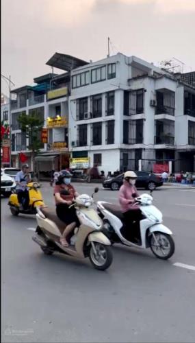 Cho thuê nhà 2 mặt tiền 26m góc 2 đường lớn 30m và 26m, đông đúc ngày đêm, view hồ đẹp, - 2