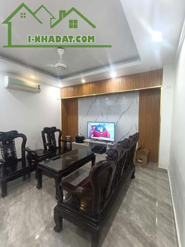 Căn hộ TT A6 Giảng Võ, 100m2, 2 MẶT THOÁNG TRƯỚC SAU – VIEW HỒ – GIÁ CHỈ 6,95 TỶ!