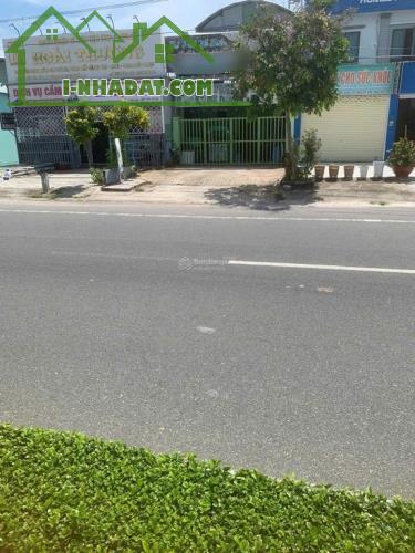 Gia đình tôi cần bán căn nhà tại Chợ Cầu Sấu, mặt đường Nguyễn Văn Cừ, Đặc khu Phú Quốc