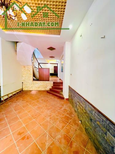 ĐỘC NHẤT VÔ NHỊ-Ôtô tránh Phố Duy Tân 50m/5Tầng/MT 4.1m 26.5 Tỷ, Vỉa hè rộng, KD - 3