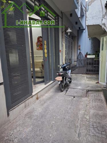 Bán nhà ngang 4,5m, gần chợ Bùi Minh Trực P5-Q8
