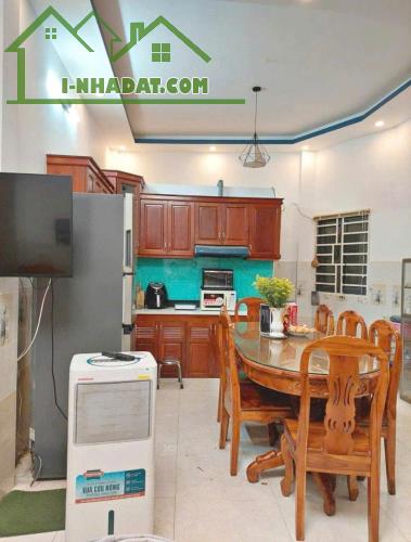 SÁT MẶT TIỀN NGUYỄN KIỆM, GẦN 50M2, NGANG 4.6M, 3 TẦNG 4PN, nhỉnh 6 tỷ.