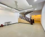 Có nhà cần bán Lạc Long Quân - Tây Hồ 3 tầng lô góc giá chỉ gần 9 tỷ