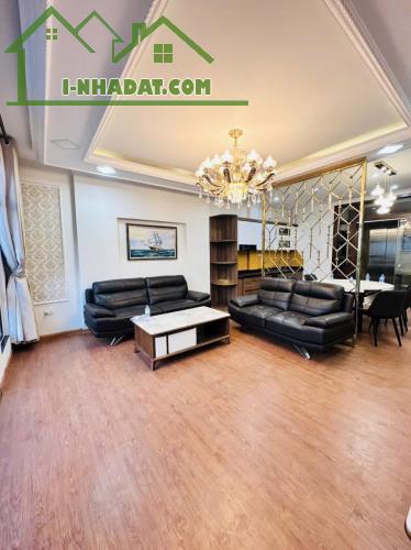 Bán nhà phố Chùa Láng, Đống Đa, ngõ thông, phân lô, trước nhà 2 ô tô tránh nhau. Giá 18 tỷ - 1