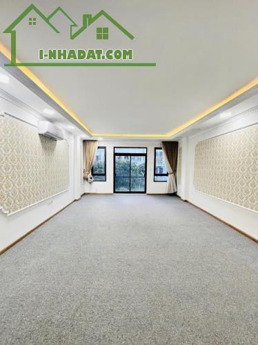 Bán nhà phố Chùa Láng, Đống Đa, ngõ thông, phân lô, trước nhà 2 ô tô tránh nhau. Giá 18 tỷ - 4