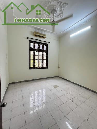 Chính chủ cho thuê nhà nguyên căn phố Bồ Đề 45m2, 3 tầng, giá 10.5 triệu. - 1