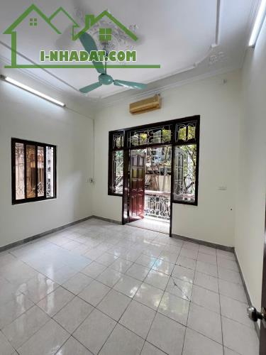 Chính chủ cho thuê nhà nguyên căn phố Bồ Đề 45m2, 3 tầng, giá 10.5 triệu. - 2