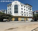 Cho thuê biệt thự ngõ 214 Nguyễn Xiển ,120m x 5 tầng 1 tum , thang máy riêng có PCCC