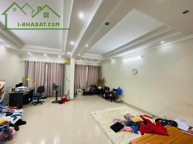 Bán nhà mặt phố Đồng Nhân, SĐCC 80m2, mặt tiền hơn 5m - 2