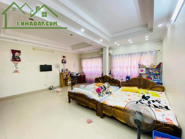 Bán nhà mặt phố Đồng Nhân, SĐCC 80m2, mặt tiền hơn 5m