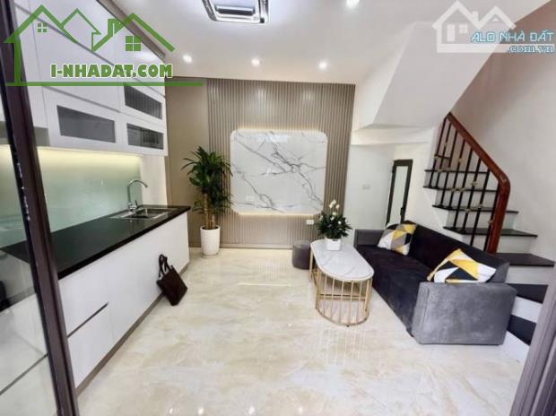 🚗 BÁN NHÀ NGUYỄN SƠN- 31M- 5 TẦNG- Ô TÔ ĐỖ CỬA- NHỈNH 8 TỶ 🏡