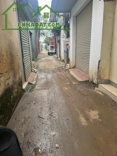 Nhà tầm tài chính thấp – ô tô đỗ cửa – khu Hoa Thám – sát Geleximco D