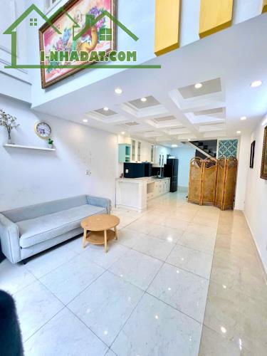 25 Triệu: NGUYÊN CĂN 5 TẦNG 4x14- BÌNH THẠNH- HXH HOÀNG HOA THÁM- 3 PHÒNG ĐỦ NỘI THẤT: - 2
