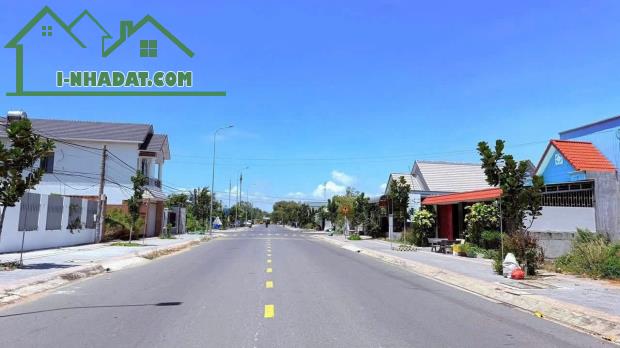 HÀNG NGỘP CẦN BÁN GẤP LÔ ĐẤT NGANG 15M NGAY TRUNG TÂM LỘC AN, BRVT