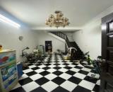 Cho thuê căn hộ tập thể phố Minh Khai,  90m2, 3 ngủ, 7.5 Triệu cho ở sinh viên, gđ