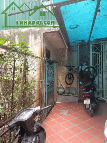 Tôn Thất Tùng, thông Trường Chinh, trước nhà xe ba gác, cách phố 50m, 28 m2 C4