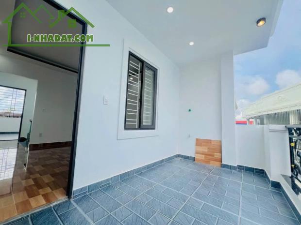 Bán nhà 4 tầng xây mới độc lập tại thiên Lôi,  gần eonmall. 4,7tỷ. 45m2. Ngõ 3m.