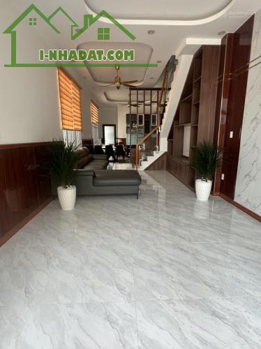 Bán gấp nhà 2 lầu ở Sư Vạn Hạnh, Phường 12, Quận 10. Ngay Vạn Hạnh Mall. Giá 3Tỷ050TL - 4