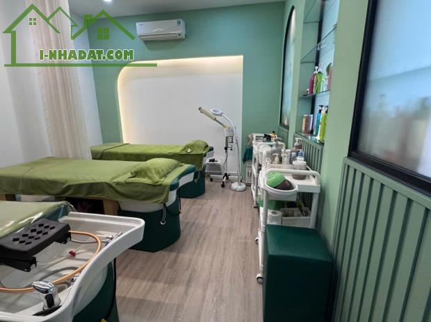 SANG NHƯỢNG PHÒNG KHÁM THẨM MỸ DA LIỄU – ĐẦY ĐỦ MÁY MÓC, VẬT TƯ – VỊ TRÍ ĐẸP TẠI 349/128