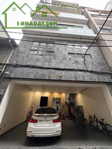 Siêu phẩm nhà đẹp nội thất cao cấp trung tâm ngõ Phố Ngọc Lâm DT 50m2 . Giá 17.6 tỷ