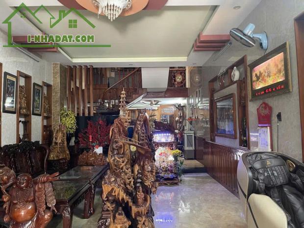 GẤP MẶT TIỀN Nguyễn Lương Bằng - HOÀ KHÁNH Full nội thất toàn gỗ tự nhiên.
- Diện tích: