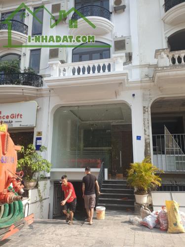 Cho thuê (Tầng 1+ gác lửng) và 1 phòng tầng 4 tại BIỆT THỰ VIP; SỐ 35 NGÕ 100 PHỐ DỊCH - 1