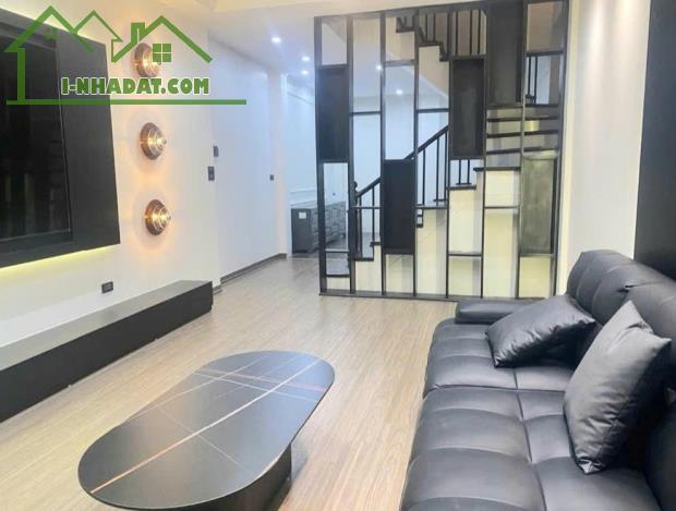 BÁN NHÀ NGUYỄN LAM LONG BIÊN, GẦN PHỐ, KHÓ TÌM, Ô TÔ VÀO ĐƯỢC, 51M2, CHỈ 8.X TỶ