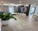 cần bán căn hộ diện tích rộng Gold Mark City HTM
