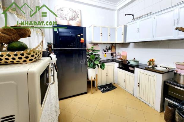 Cho thuê nhà 3 tầng Thụy Khuê đầy đủ nội thất. - 1