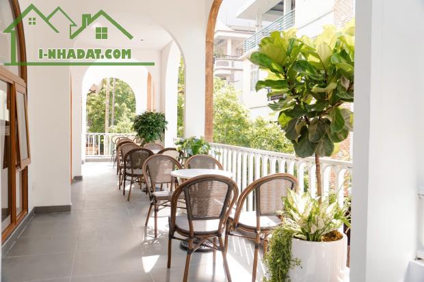 Cho thuê MBKD lô góc, mặt tiền rộng hơn 25m phố NGUYỄN THỊ ĐỊNH, Cầu Giấy.