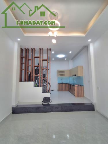NHÀ MỚI XÂY GẦN EMART 4 TẦNG 41M2 - HẺM OTO 5M - NGANG LỚN 4.5M - 5.95 TỶ - 4