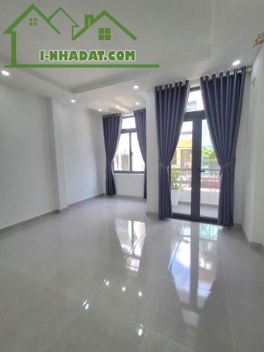 NHÀ MỚI XÂY GẦN EMART 4 TẦNG 41M2 - HẺM OTO 5M - NGANG LỚN 4.5M - 5.95 TỶ - 3
