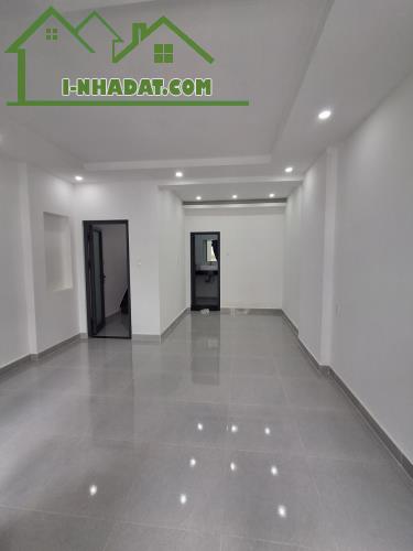 NHÀ MỚI XÂY GẦN EMART 4 TẦNG 41M2 - HẺM OTO 5M - NGANG LỚN 4.5M - 5.95 TỶ - 2