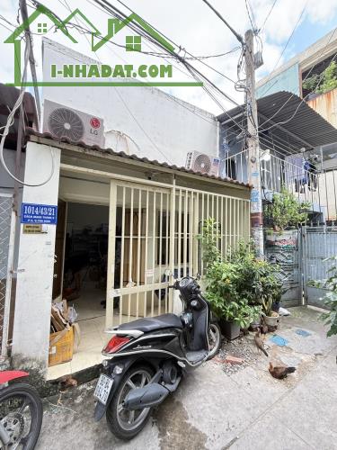 Bán nhà hẻm 1014 CMT8, 4x16, cấp 4 tiện xây mới giá 6.2 tỷ TL