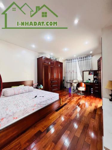 Bán biệt thự Làng Việt Kiều Châu Âu đường Nguyễn Văn Lộc DT 200m2 x 3 tầng giá 47.9 tỷ - 5