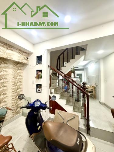 Phú Nhuận, giáp Q3, 5 Tầng, 42m2, liền kề Lê Văn Sỹ, gần HXH, TN 240tr/năm, 7.45 Tỷ