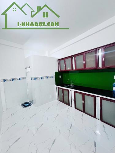 Nhà 2 tầng nở hậu hẻm xe ba gác đường Cao Lỗ P4Q8. Giá : 2,88 tỷ TL - 3
