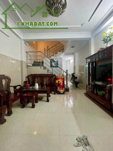 Nhà mới 4 tầng nở hậu đường Âu Dương Lân P3Q8. Giá 5,95 tỷ TL