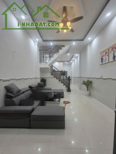 Bán nhà đường Trương Đình Hội, Q.8, 130m2, 2 tầng, 2PN, Sổ Đỏ, giá 4 tỷ.