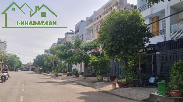 Bán đất tặng nhà nát Phú Định Q. 8, 5.5x19m, SHR tiện xây sửa mới, chỉ 3.5 tỷ - 4