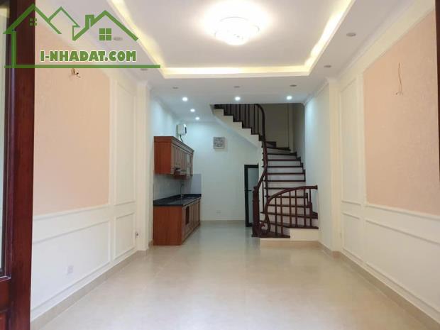 Bán nhà ngõ 165 Chùa Bộc, 35m2 nhà đẹp ở ngay, gần ô tô