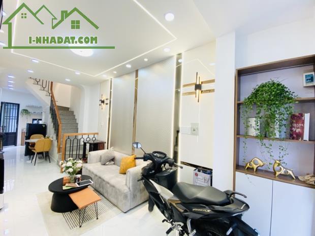 NHÀ ĐẸP 2 MẶT TIỀN HẺM FULL NỘI THẤT, KHU VIP PHÚ NHUẬN NGAY TRUNG TÂM, SỔ ĐẸP