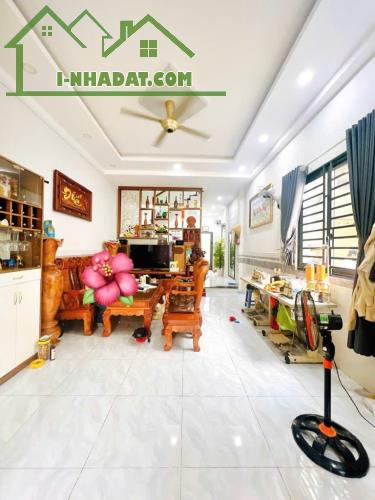 * Tân Phú, Nguyễn nhữ lãm. 4,2x14. 2 tầng, đường 10 m thông, 7.x tỏi.