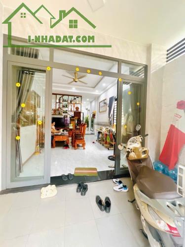 * Tân Phú, Nguyễn nhữ lãm. 4,2x14. 2 tầng, đường 10 m thông, 7.x tỏi. - 2